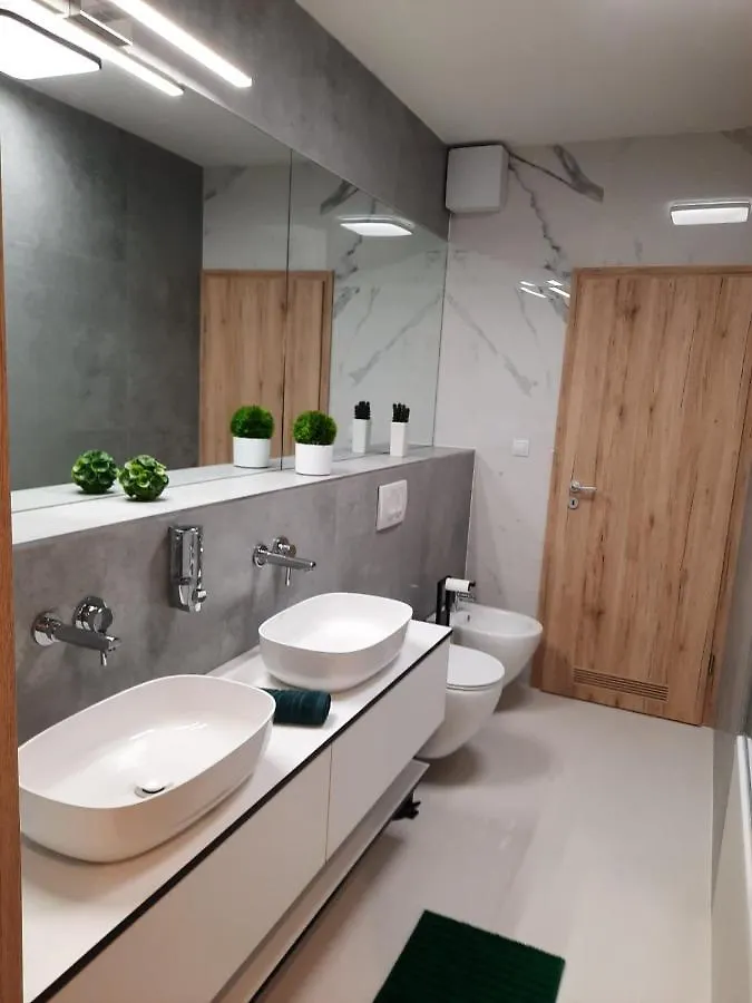 Bpr Space Grey Home With Balcony Budapeste Hungria