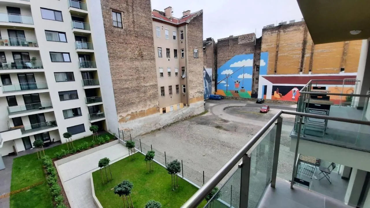 Bpr Space Grey Home With Balcony Budapeste Apartamento